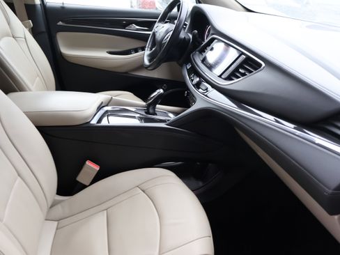 Used 2020 Buick Enclave Essence image 11
