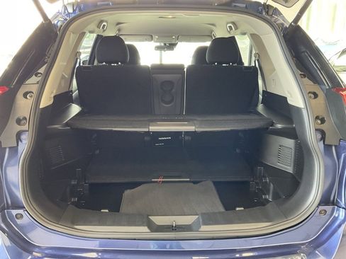 Used 2020 Nissan Rogue SV image 21