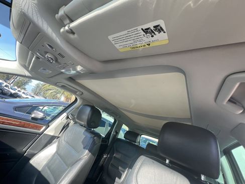 Used 2014 Volkswagen Touareg TDI image 16