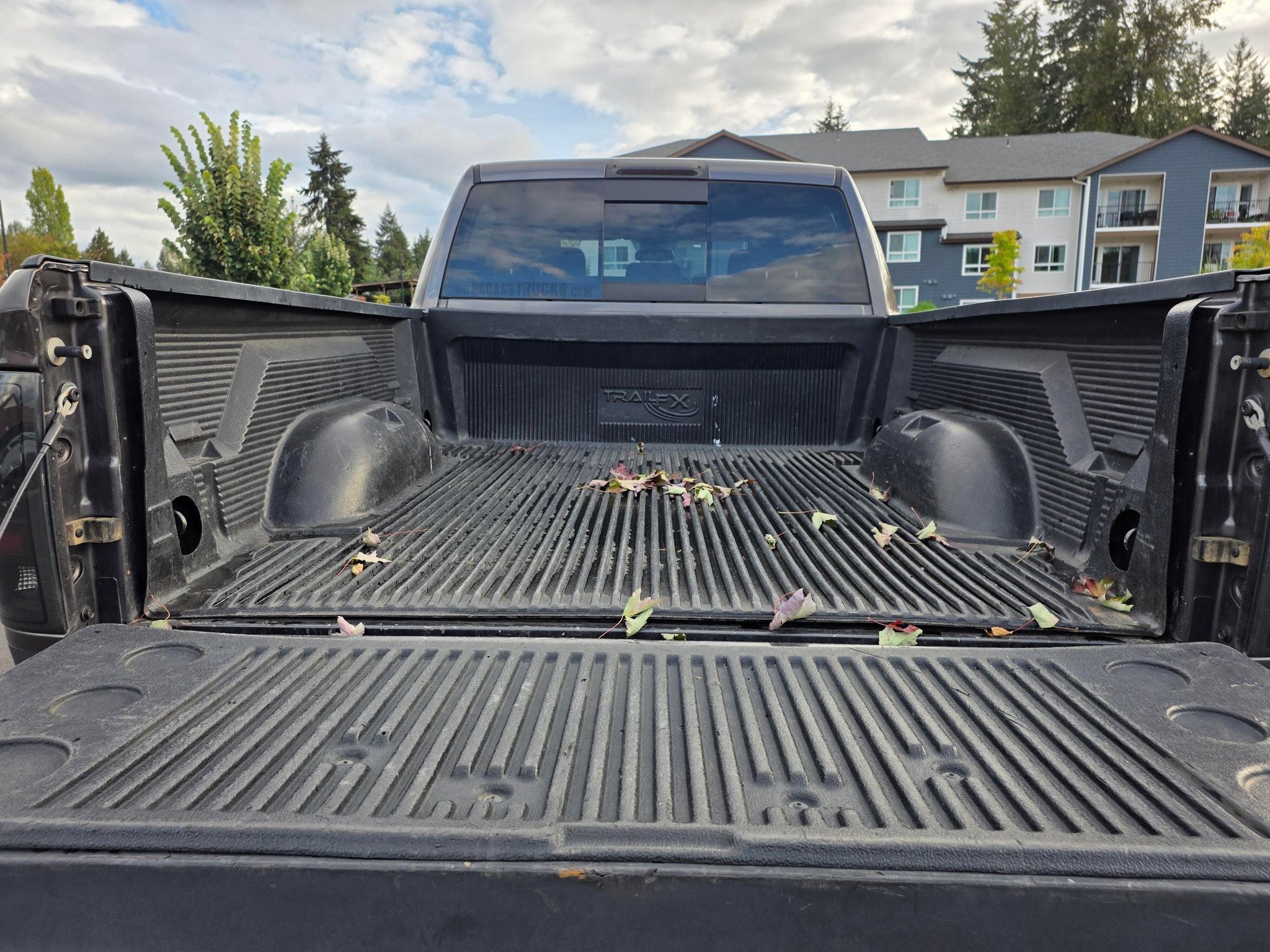 Used 2017 RAM 2500 SLT AWD/4WD image 9