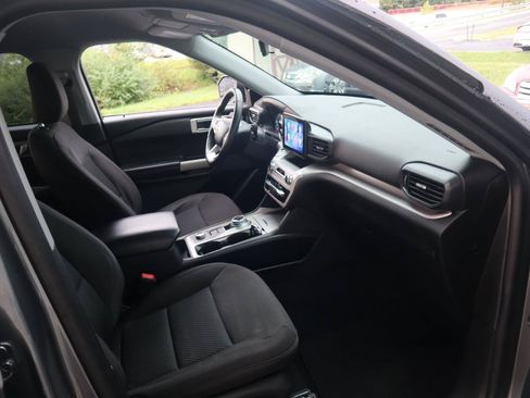 Used 2023 Ford Explorer XLT AWD/4WD image 34
