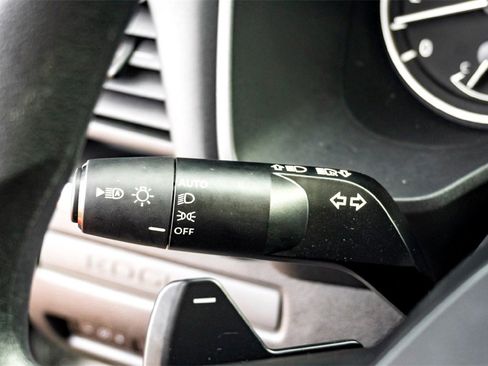 Used 2025 Nissan Rogue S image 19