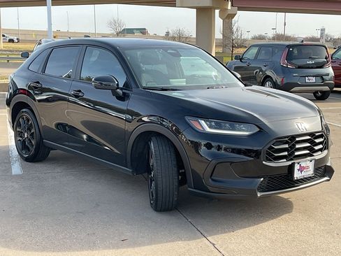 Used 2025 Honda HR-V Sport image 4