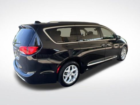 Used 2017 Chrysler Pacifica Touring-L Plus w/ Advanced Safetytec Group FWD image 41