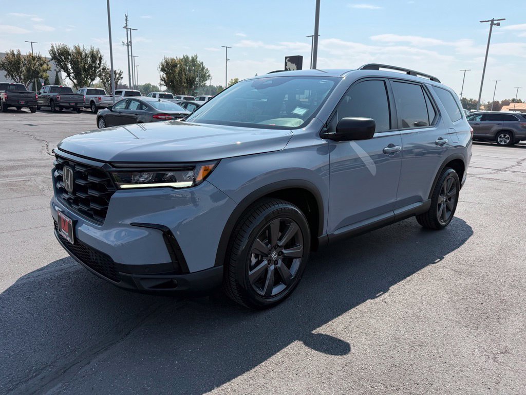 Used 2025 Honda Pilot Sport image 6
