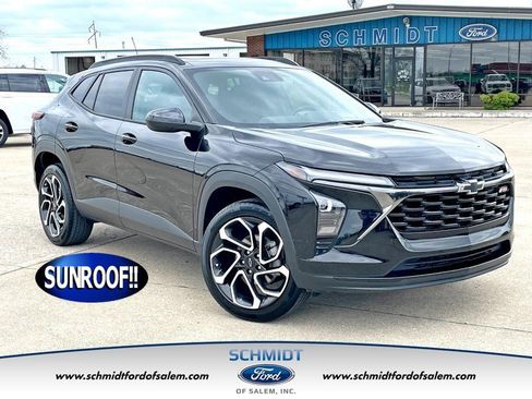 Used 2025 Chevrolet Trax RS w/ Sunroof Package FWD image 1