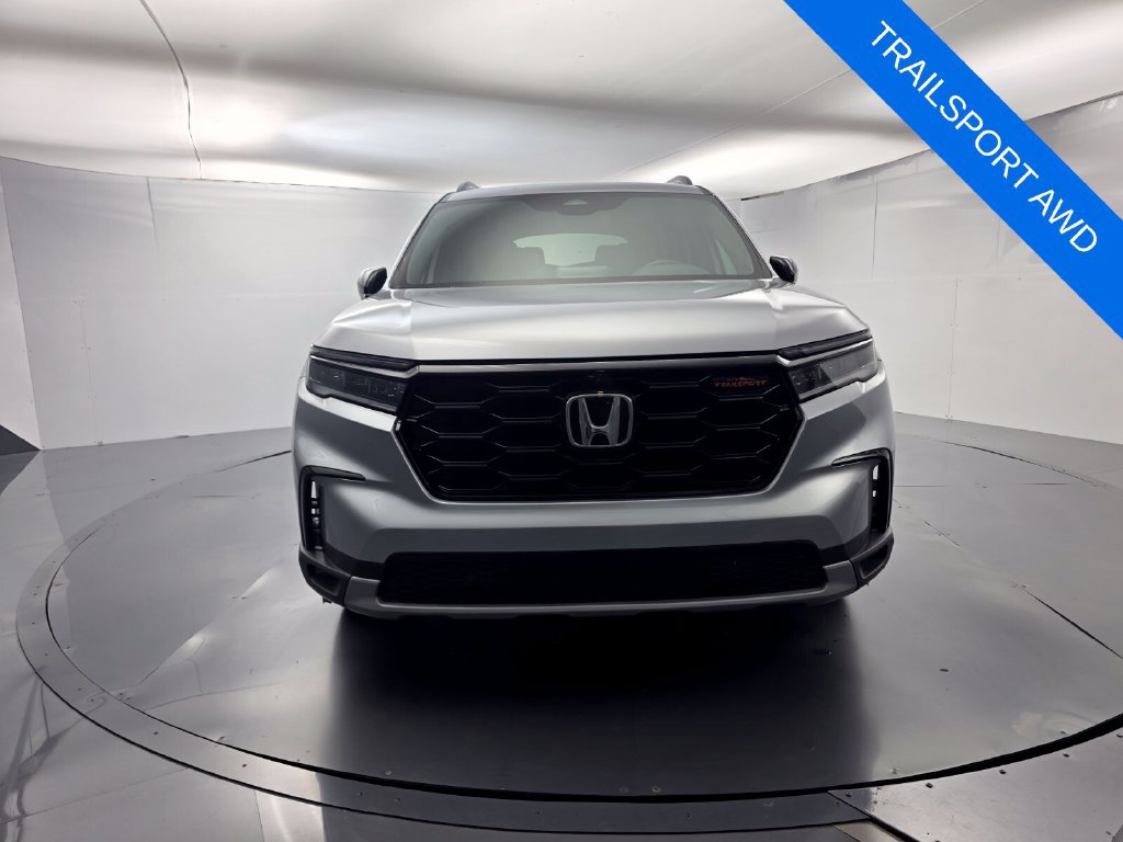 Used 2025 Honda Pilot TrailSport image 2