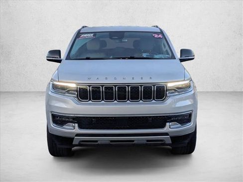 Used 2024 Jeep Wagoneer L Series II RWD image 2