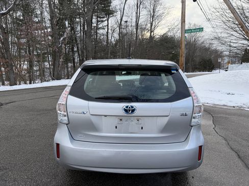 Used 2012 Toyota Prius V Five image 5