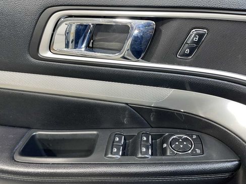 Used 2016 Ford Explorer XLT w/ Equipment Group 201A AWD/4WD image 23