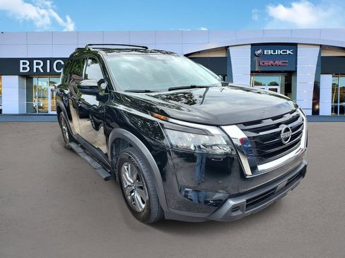 Used 2025 Nissan Pathfinder SV FWD image 2