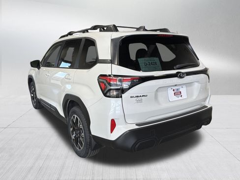 Certified 2025 Subaru Forester Premium AWD/4WD image 5