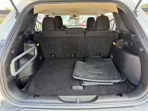 Used 2016 Jeep Cherokee Latitude w/ Cold Weather Group image 16
