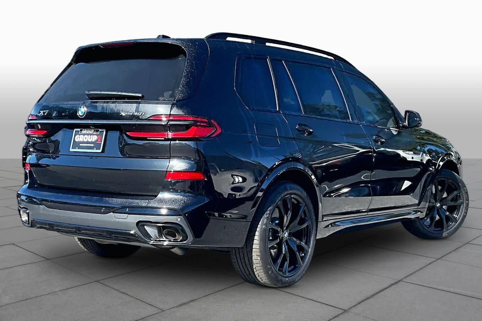 Used 2025 BMW X7 xDrive40i w/ M Sport Package AWD/4WD image 13