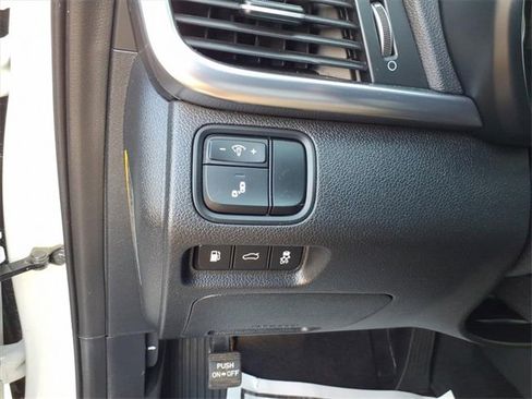 Used 2018 Kia Optima Premium w/ Convenience Package image 17