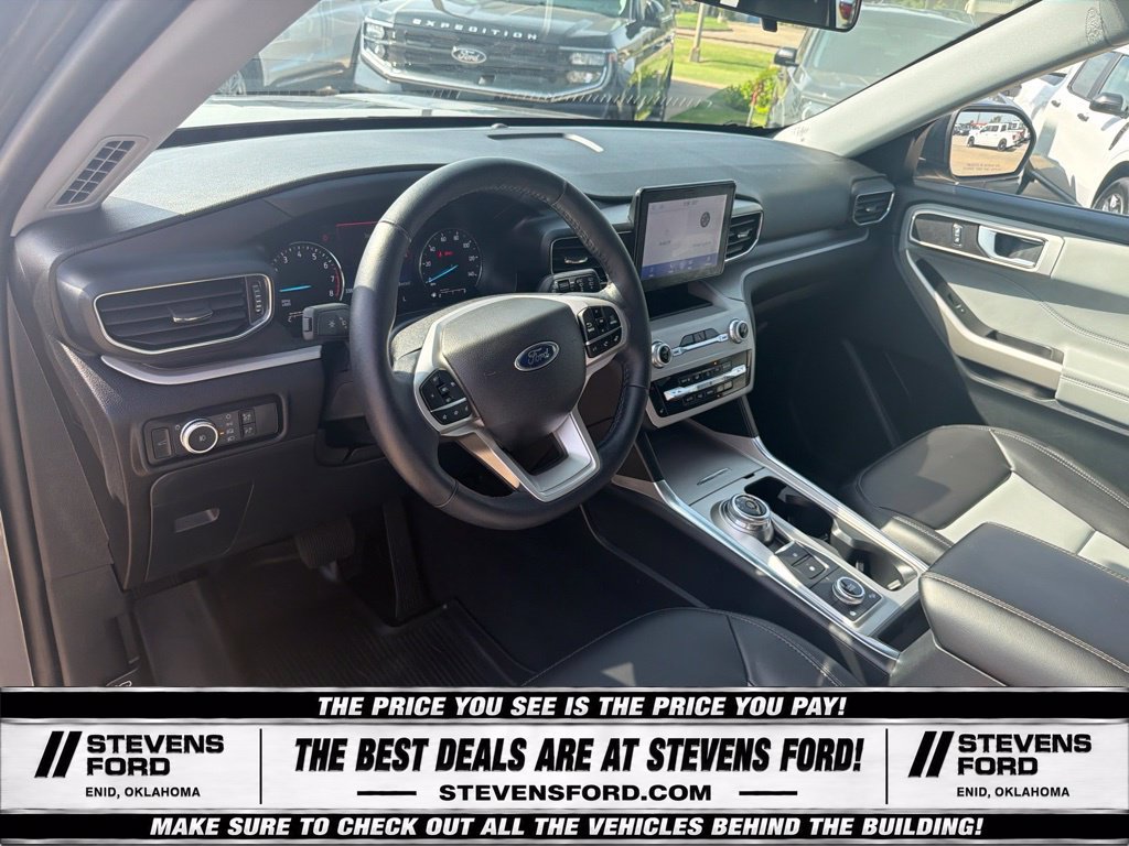 Used 2023 Ford Explorer XLT w/ Equipment Group 202A AWD/4WD image 18