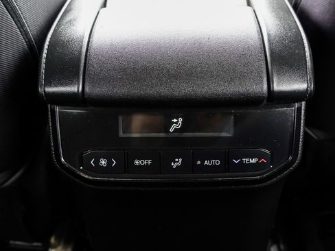 Used 2023 Toyota Highlander LE FWD image 30