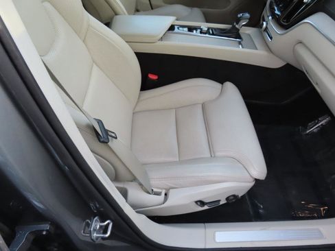 Used 2021 Volvo XC60 T5 Inscription w/ Climate Package AWD/4WD image 16