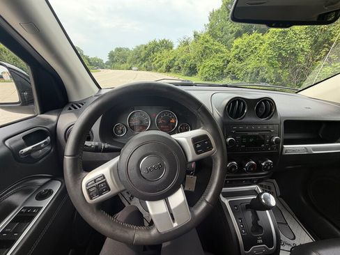 Used 2014 Jeep Compass Latitude w/ Sun/Sound Group AWD/4WD image 12