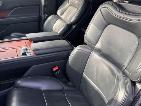 Used 2024 Lincoln Navigator L 4WD image 3