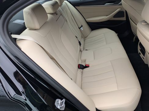 Used 2023 BMW 530i xDrive w/ Premium Package image 28