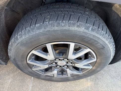 Used 2020 GMC Acadia SLE w/ Driver Convenience Package FWD image 12
