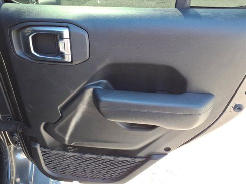 Used 2023 Jeep Wrangler Unlimited w/ Cold Weather Group image 19