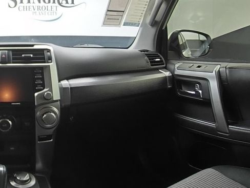 Used 2020 Toyota 4Runner SR5 AWD/4WD image 15