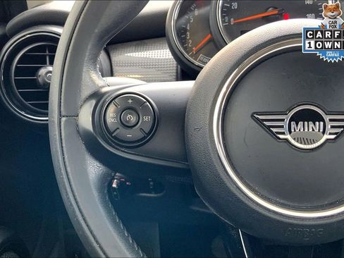 Used 2019 MINI Cooper 4-Door Hardtop image 14