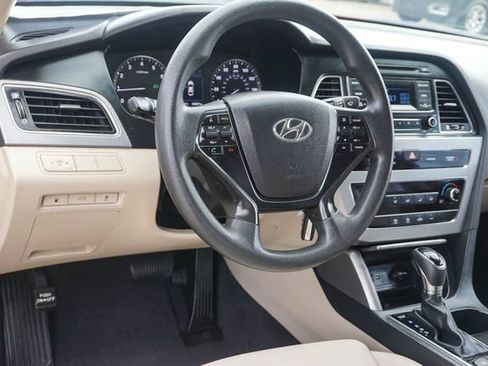 Used 2015 Hyundai Sonata SE w/ Winter Package FWD image 6