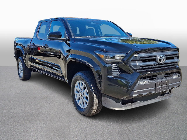 Used 2025 Toyota Tacoma SR5 AWD/4WD image 3
