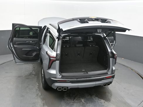Used 2025 Chevrolet Traverse LT image 32