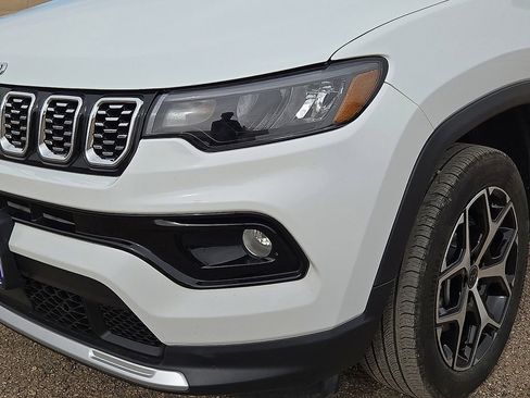 Used 2025 Jeep Compass Limited image 10