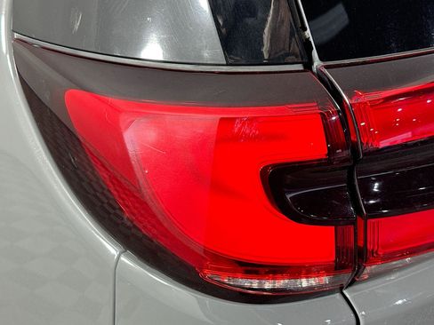 Used 2021 Chrysler Pacifica Touring-L image 34