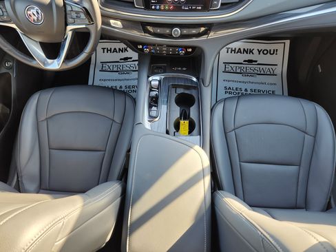 Used 2024 Buick Enclave Premium image 18
