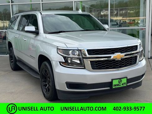 Used 2019 Chevrolet Suburban LT image 1