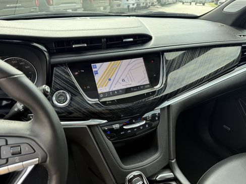 Used 2025 Cadillac XT6 Premium Luxury image 19