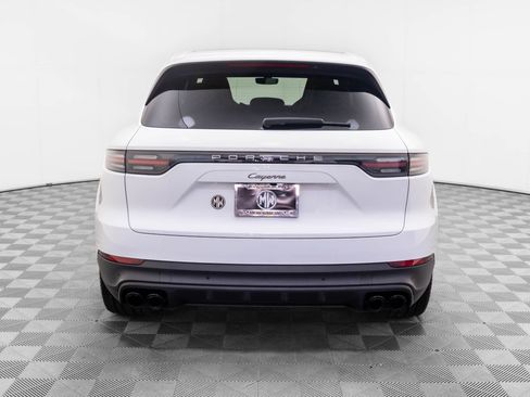 Certified 2023 Porsche Cayenne Platinum Edition image 10