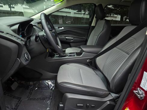 Used 2018 Ford Escape SE w/ SE Sport Appearance Package image 27