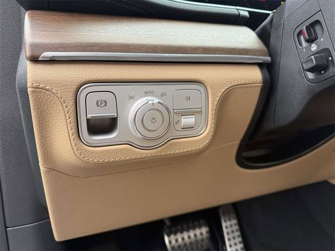 Used 2026 Mercedes-Benz GLS 580 4MATIC image 15