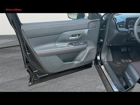 New 2025 Nissan Kicks SR w/ Illumination Package FWD image 41