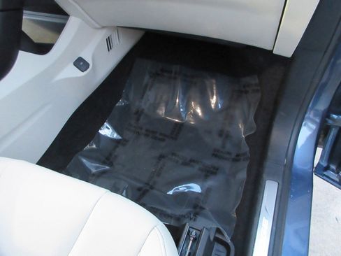 Used 2019 Ford Edge Titanium w/ Cold Weather Package image 26