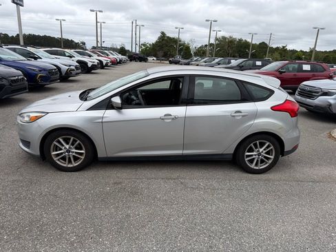 Used 2018 Ford Focus SE FWD image 12