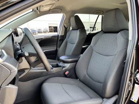 Used 2024 Toyota RAV4 XLE image 23