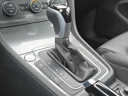 Used 2017 Volkswagen Golf Alltrack SEL image 37