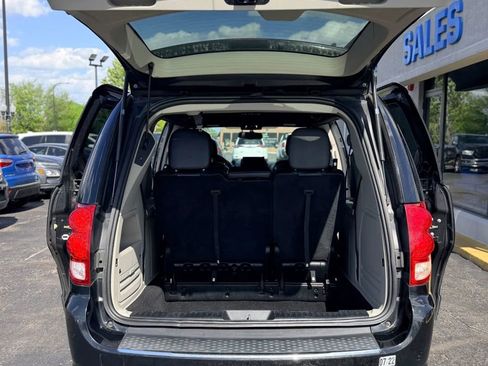 Used 2017 Dodge Grand Caravan SXT FWD image 11