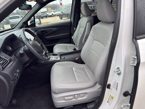 Used 2023 Honda Passport EX-L image 10