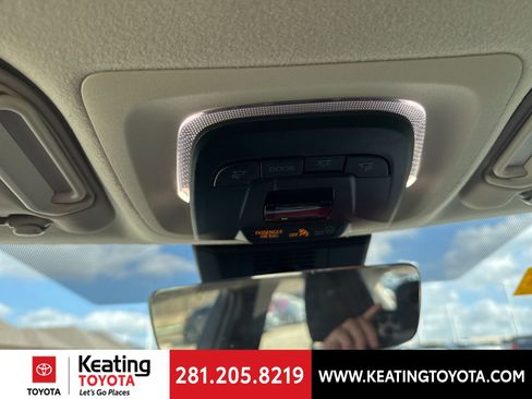 Used 2025 Toyota Corolla LE image 21