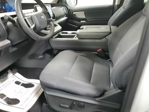 Used 2025 Ford Expedition Active AWD/4WD image 3