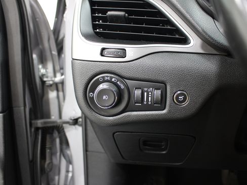 Used 2022 Jeep Cherokee Latitude Lux AWD/4WD image 7